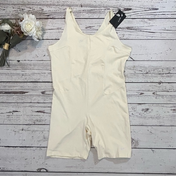 Nike icon clash jumpsuit romper NWT coconut milk - Picture 4 of 6